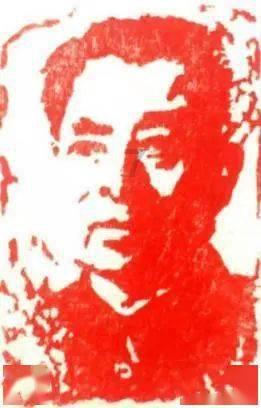 有一只鸟站立在石头上，旁边是水，是什麼字